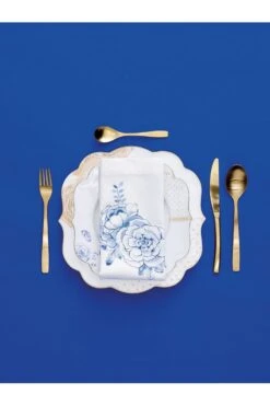 Royal White Dinner Plate Golden Dots 28 Cm -Home Comprehensive-PIP Studio 0020563 royal white dinner plate 800