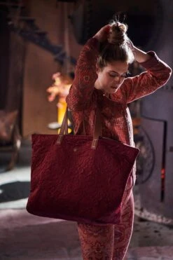 Tote Bag Velvet Quiltey Days Red -Home Comprehensive-PIP Studio anne timmer pip fw roos 33646 800x1200