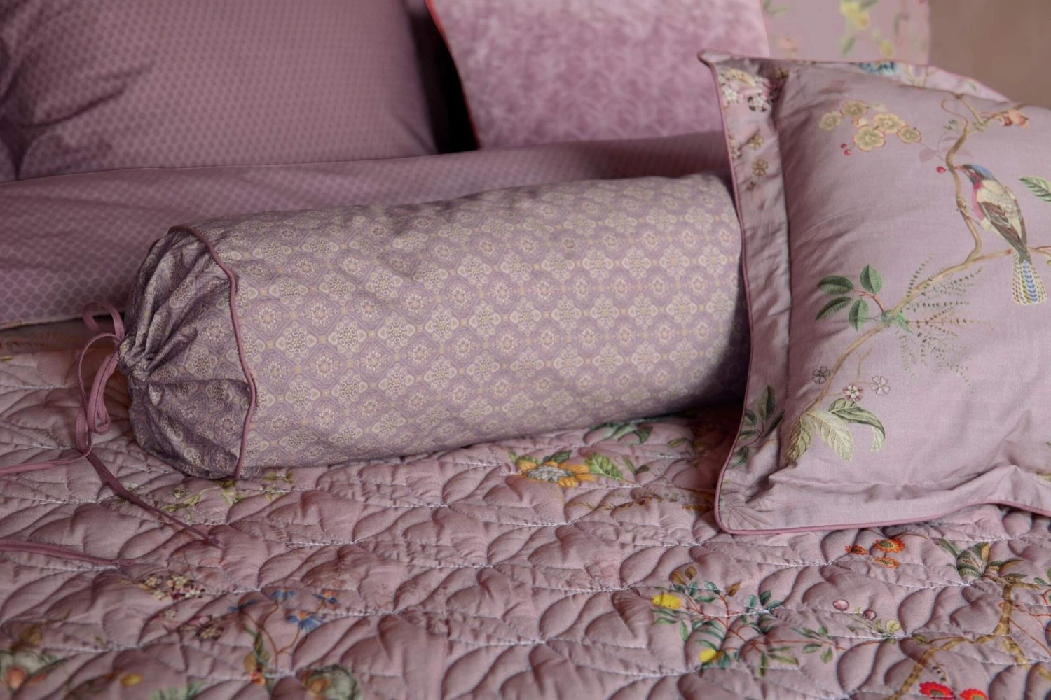 Neck Roll Autunno Lila 2 Neck Roll Autunno Lila - Image 2