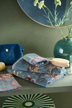 Large Bath Towel Secret Garden Blue 70x140cm -Home Comprehensive-PIP Studio fw23 secret garden blue 07 mood lr