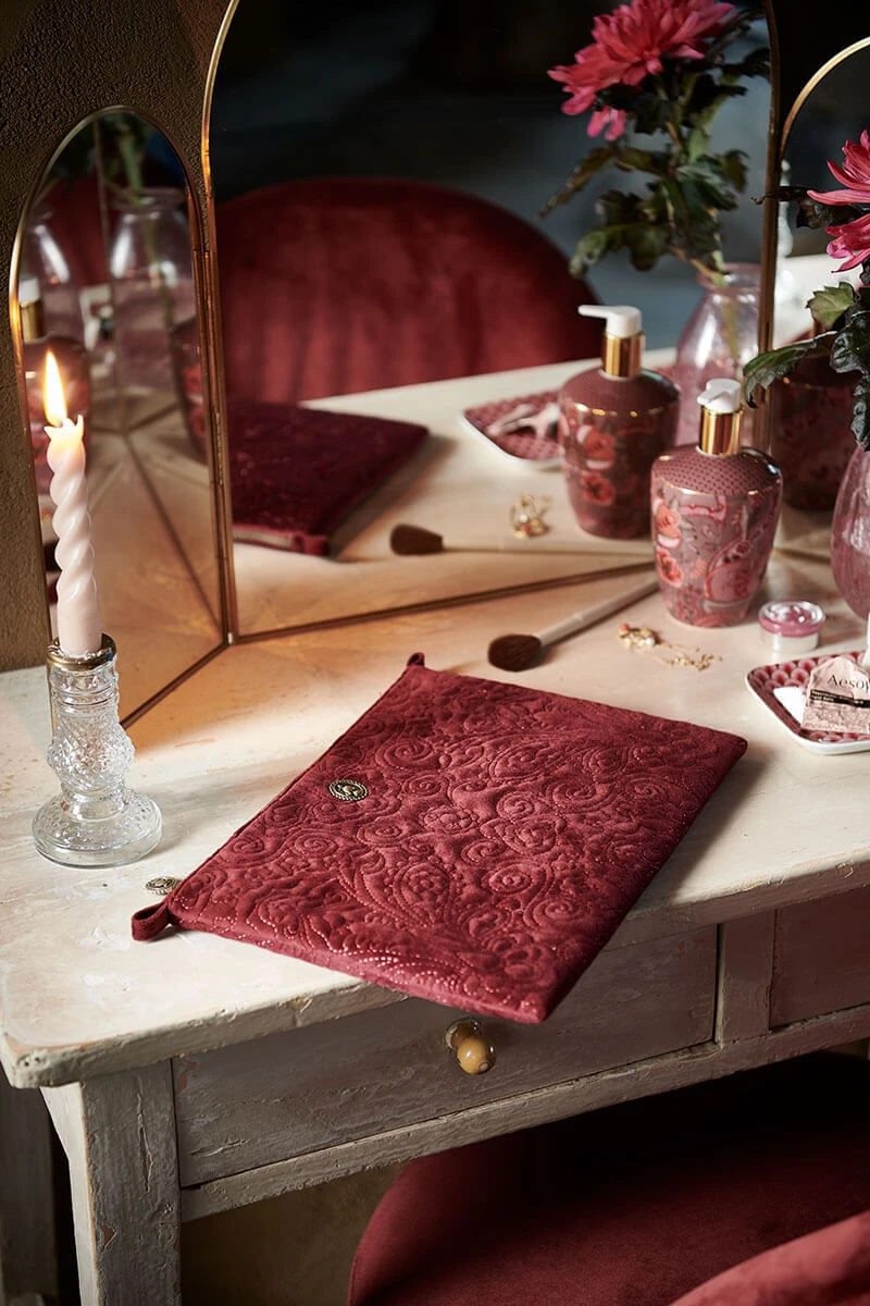 Cosmetic Flat Pouch Large Velvet Quiltey Days Red 2 Cosmetic Flat Pouch Large Velvet Quiltey Days Red - Image 2