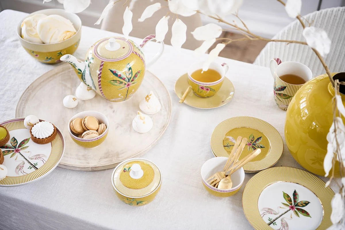 La Majorelle Cake Tray Small Yellow 5 La Majorelle Cake Tray Small Yellow - Image 5