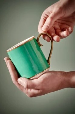 Pip Chique Mug Large Green 350ml 7 Pip Chique Mug Large Green 350ml -Home Comprehensive-PIP Studio pip chique green set1 005 hr lr
