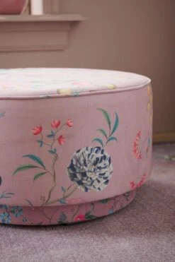 Stool Low Fleur Grandeur Pink 13 Stool Low Fleur Grandeur Pink -Home Comprehensive-PIP Studio poef fleurgrandeur pink 07 1