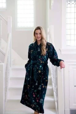 Bathrobe Les Fleurs Dark Blue 8 Bathrobe Les Fleurs Dark Blue -Home Comprehensive-PIP Studio ss23 les fleurs dark blue 02 mood ss23