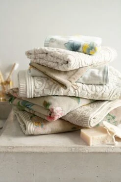 Bath Towel Set/3 Les Fleurs Khaki 55x100 Cm -Home Comprehensive-PIP Studio towels 02 sfeer 2